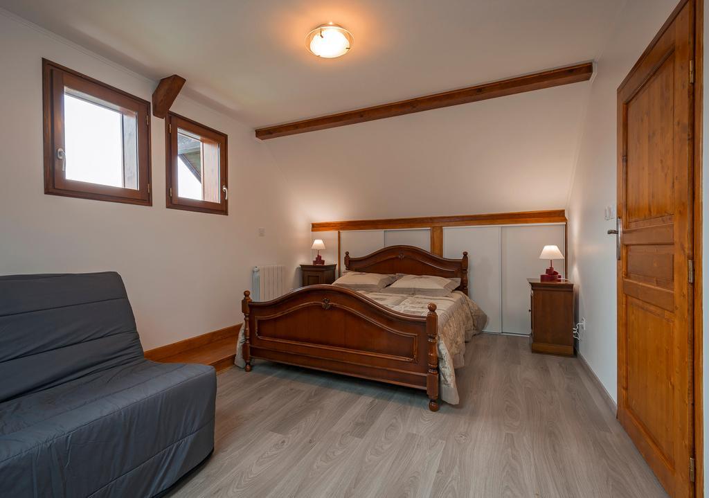 Le Carnival Bed and Breakfast Laval  Exteriör bild