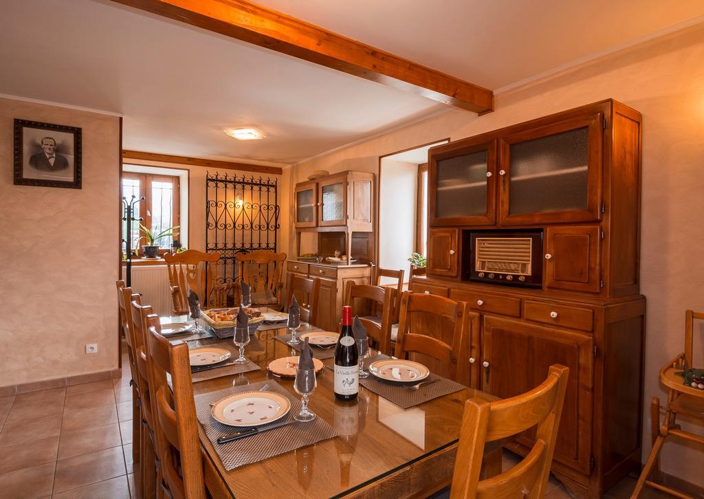 Le Carnival Bed and Breakfast Laval  Exteriör bild