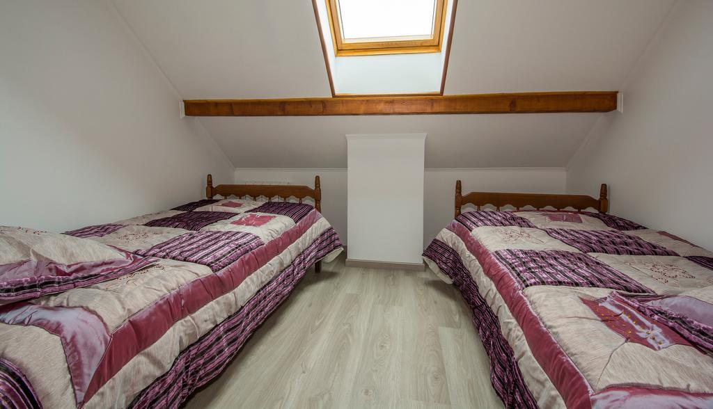 Le Carnival Bed and Breakfast Laval  Exteriör bild