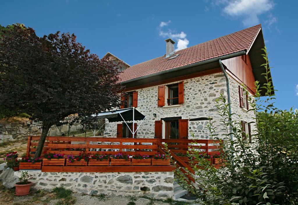Le Carnival Bed and Breakfast Laval  Exteriör bild