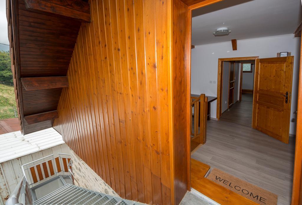 Le Carnival Bed and Breakfast Laval  Exteriör bild