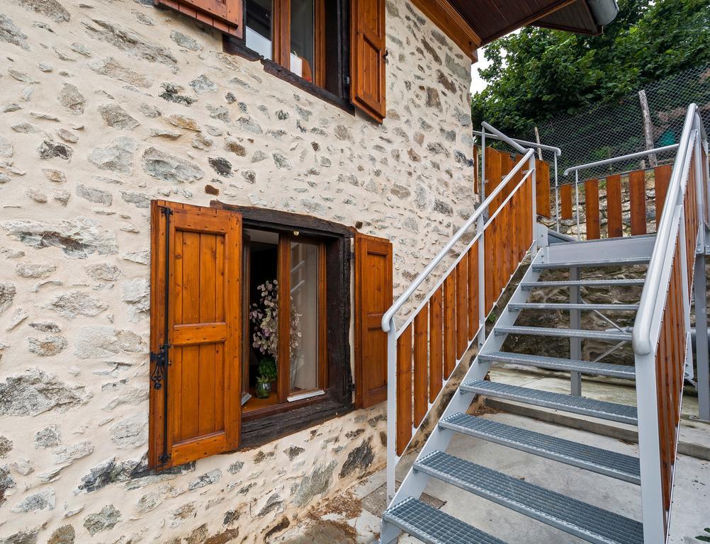 Le Carnival Bed and Breakfast Laval  Exteriör bild